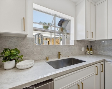 6845 Aura Avenue - Photo Thumbnail 14