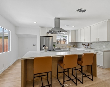 6845 Aura Avenue - Photo Thumbnail 11