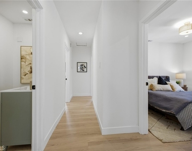 6845 Aura Avenue - Photo Thumbnail 16