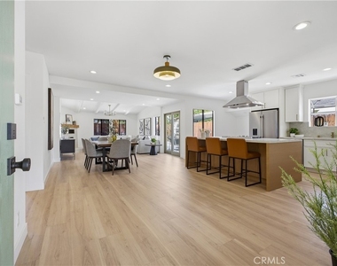 6845 Aura Avenue - Photo Thumbnail 4