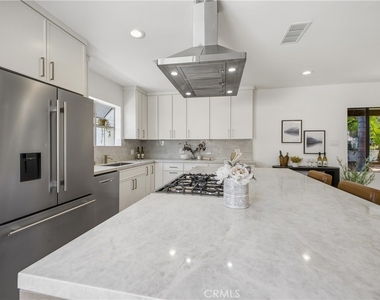 6845 Aura Avenue - Photo Thumbnail 12