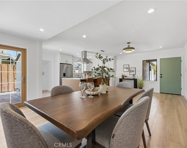 6845 Aura Avenue - Photo Thumbnail 7