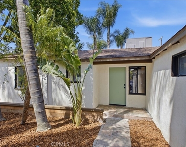 6845 Aura Avenue - Photo Thumbnail 3