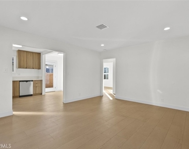 6661 Beck Avenue - Photo Thumbnail 4