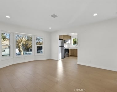 6661 Beck Avenue - Photo Thumbnail 3