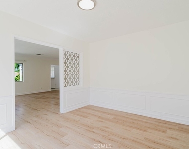 2007 W Kenneth Road - Photo Thumbnail 7