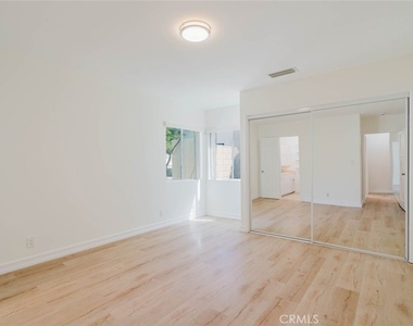 2007 W Kenneth Road - Photo Thumbnail 20