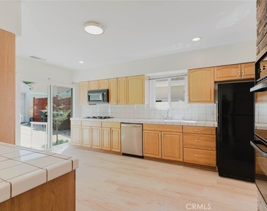 2007 W Kenneth Road - Photo Thumbnail 14