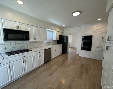 2007 W Kenneth Road - Photo Thumbnail 8
