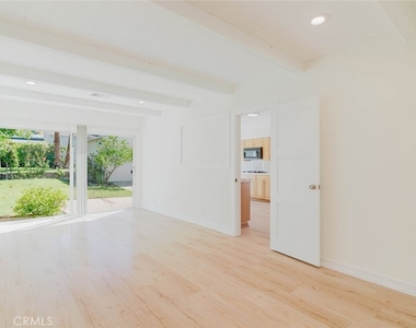 2007 W Kenneth Road - Photo Thumbnail 12