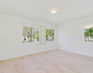 2007 W Kenneth Road - Photo Thumbnail 17