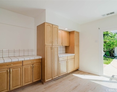 2007 W Kenneth Road - Photo Thumbnail 16