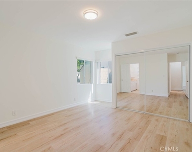 2007 W Kenneth Road - Photo Thumbnail 21