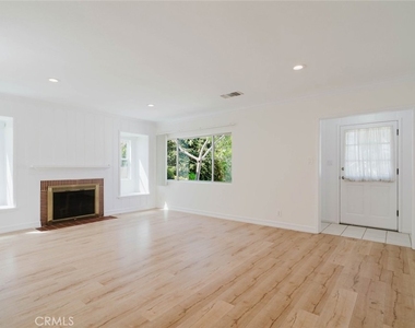 2007 W Kenneth Road - Photo Thumbnail 4