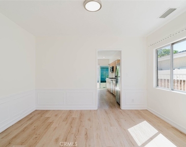2007 W Kenneth Road - Photo Thumbnail 6