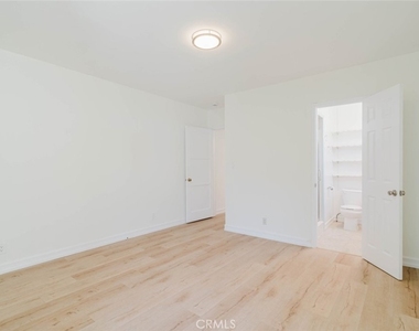 2007 W Kenneth Road - Photo Thumbnail 19