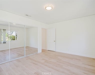 2007 W Kenneth Road - Photo Thumbnail 18