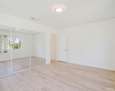 2007 W Kenneth Road - Photo Thumbnail 17