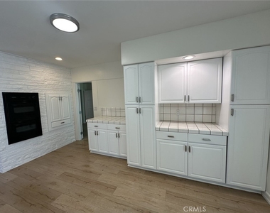 2007 W Kenneth Road - Photo Thumbnail 10