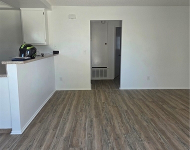 790 Juanita Ave #b - Photo Thumbnail 3