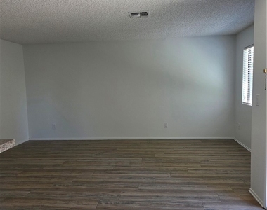 790 Juanita Ave #b - Photo Thumbnail 4