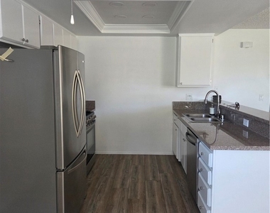 790 Juanita Ave #b - Photo Thumbnail 6