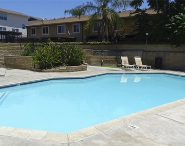905 S Mountain Avenue - Photo Thumbnail 10