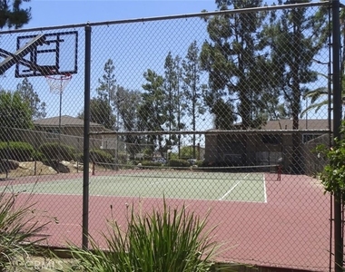 905 S Mountain Avenue - Photo Thumbnail 12