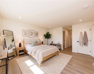 5933 Comey Avenue - Photo Thumbnail 3