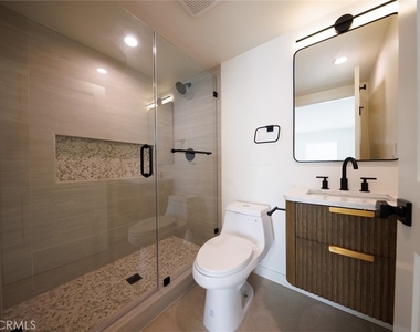 5933 Comey Avenue - Photo Thumbnail 20