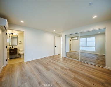 5933 Comey Avenue - Photo Thumbnail 16