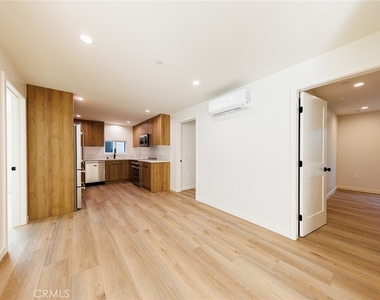5933 Comey Avenue - Photo Thumbnail 9