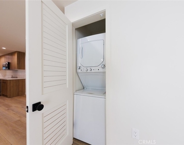 5933 Comey Avenue - Photo Thumbnail 24