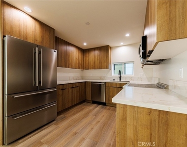 5933 Comey Avenue - Photo Thumbnail 11