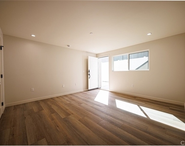 5933 Comey Avenue - Photo Thumbnail 12