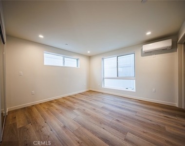 5933 Comey Avenue - Photo Thumbnail 15