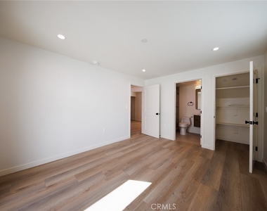 5933 Comey Avenue - Photo Thumbnail 19