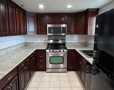 625 E Del Mar Boulevard - Photo Thumbnail 6