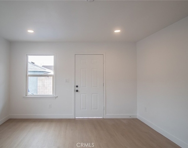 2216 Continental Avenue - Photo Thumbnail 1