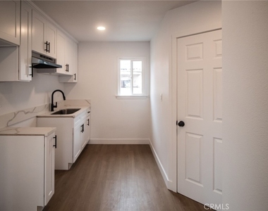 2216 Continental Avenue - Photo Thumbnail 2