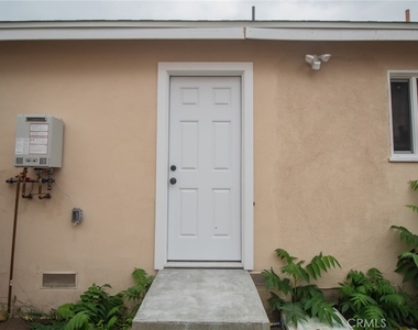 2216 Continental Avenue - Photo Thumbnail 6