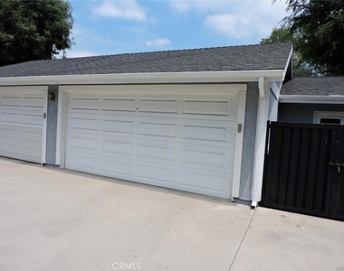 1425 Loma Avenue - Photo Thumbnail 7