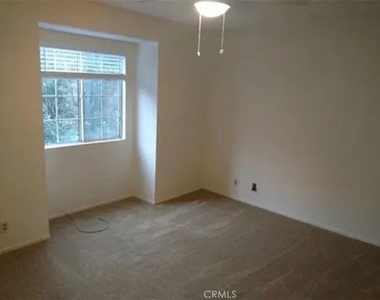 1425 Loma Avenue - Photo Thumbnail 5