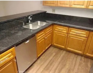 1425 Loma Avenue - Photo Thumbnail 2
