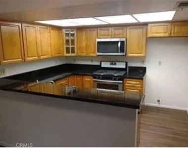 1425 Loma Avenue - Photo Thumbnail 1