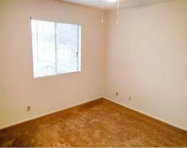 1425 Loma Avenue - Photo Thumbnail 6