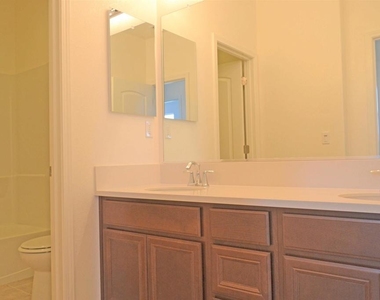 2602 Brookshire St - Photo Thumbnail 9
