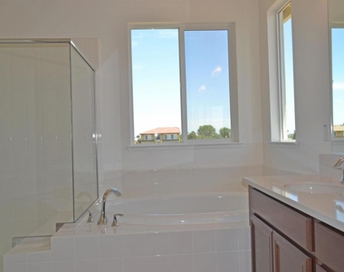 2602 Brookshire St - Photo Thumbnail 8