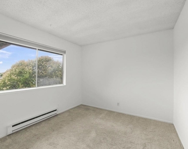 981 Cheryl Ann Cir - Photo Thumbnail 19