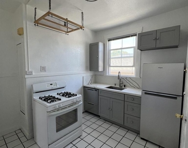 2249 Spaulding Ave - Photo Thumbnail 2